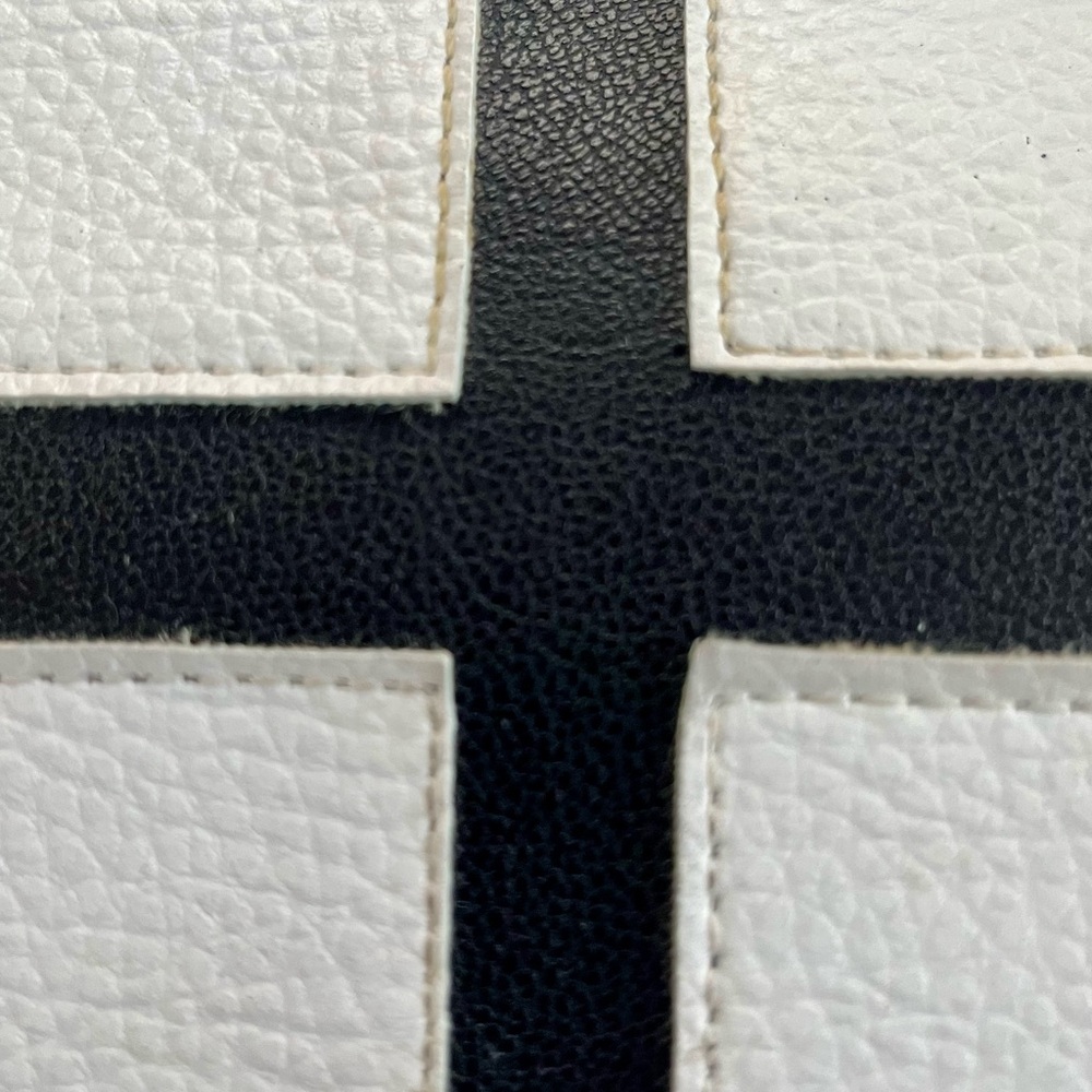 Vintage 1980’s Black and White Pebbled Leather Cross-Accent Checker Shoulder Bag - Picture 4 of 14